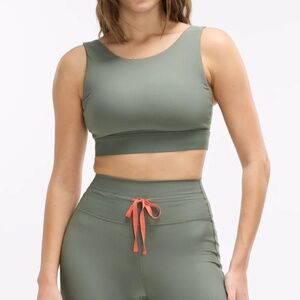 Peloton x Emma Lovewell Cadent High Neck Bra (Dried Basil)